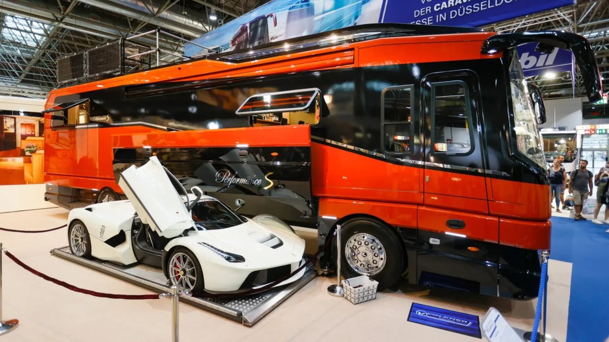 Выставка автомобилей