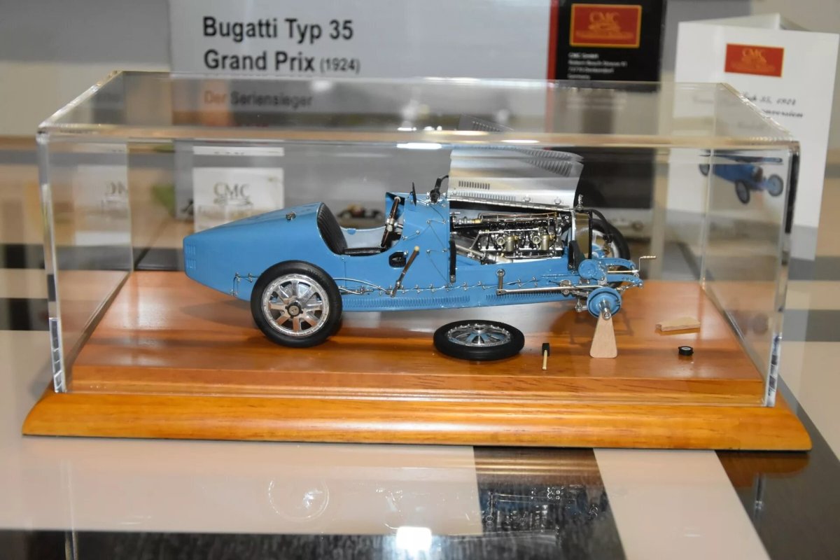 Bugatti 1:18 CMC