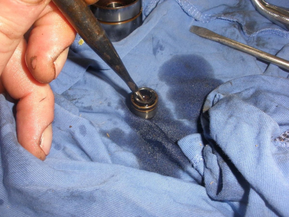 Куда сливается масло из под толкателей клапанов