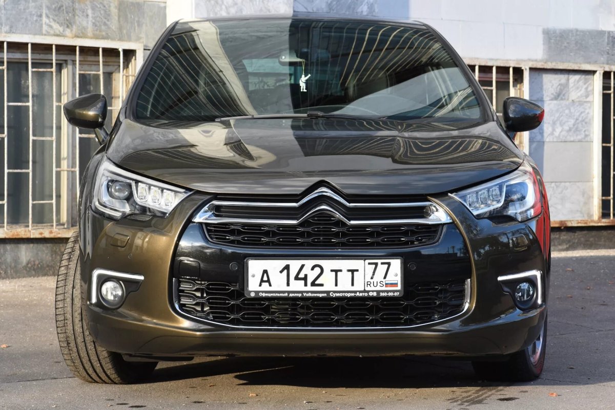 Ситроен с4 с черными фарами