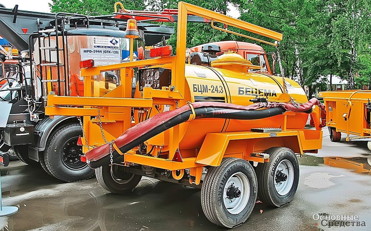 Машина для ямочного ремонта БЦМ-24.