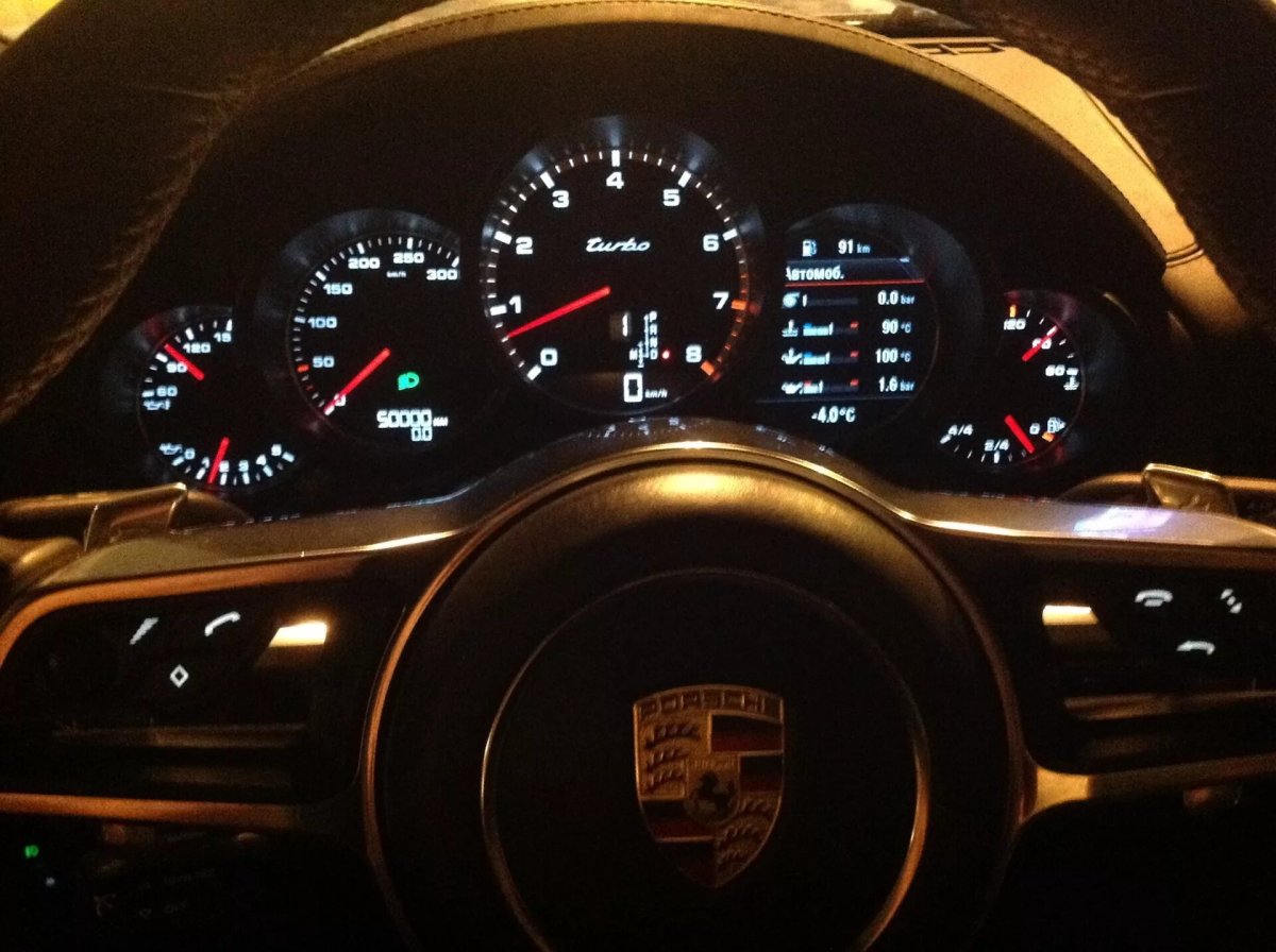 До скольки спидометр Порше Кайен