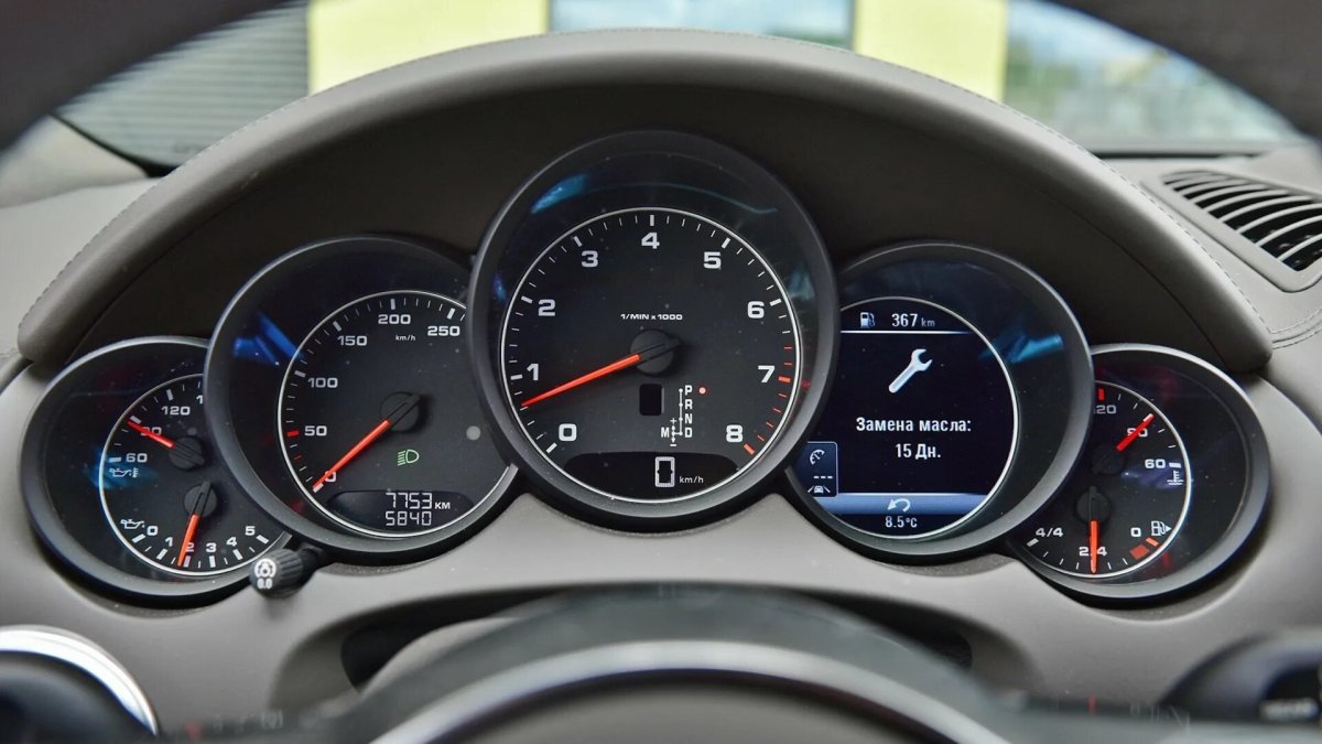 Приборная панель Порше Кайен