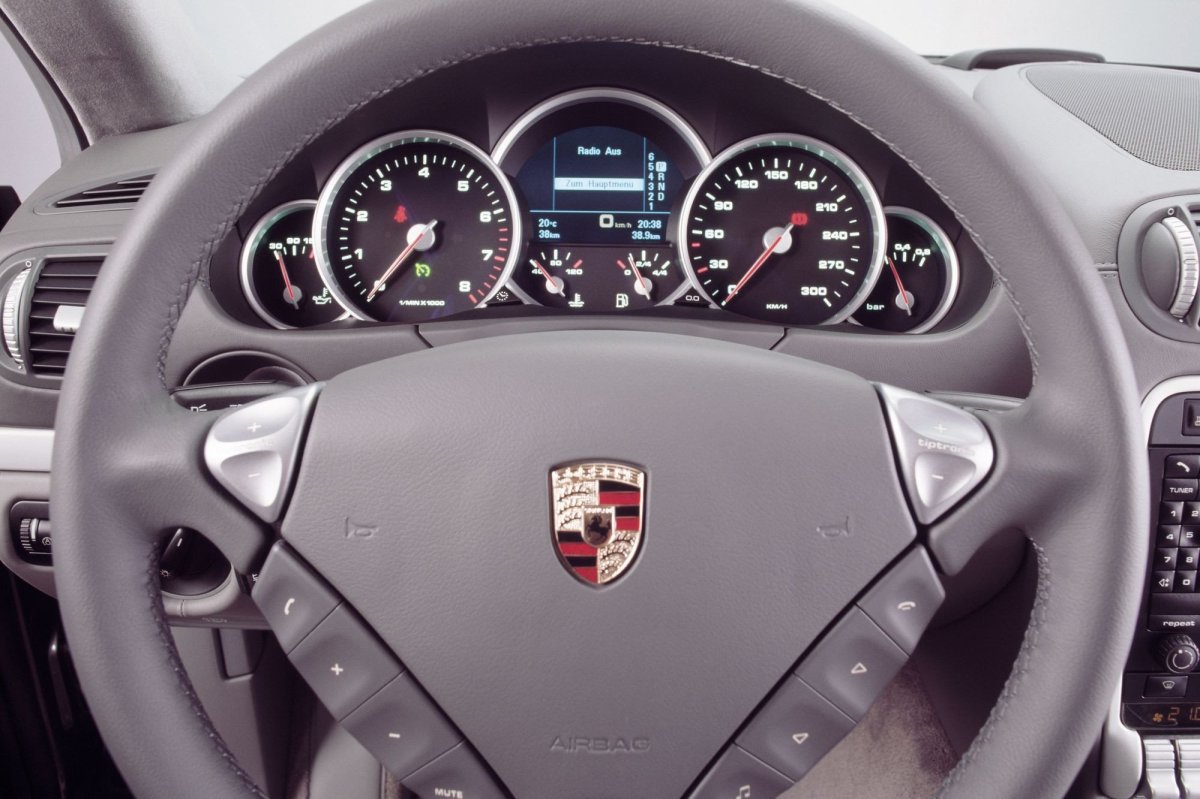 Porsche Cayenne 2007 приборка