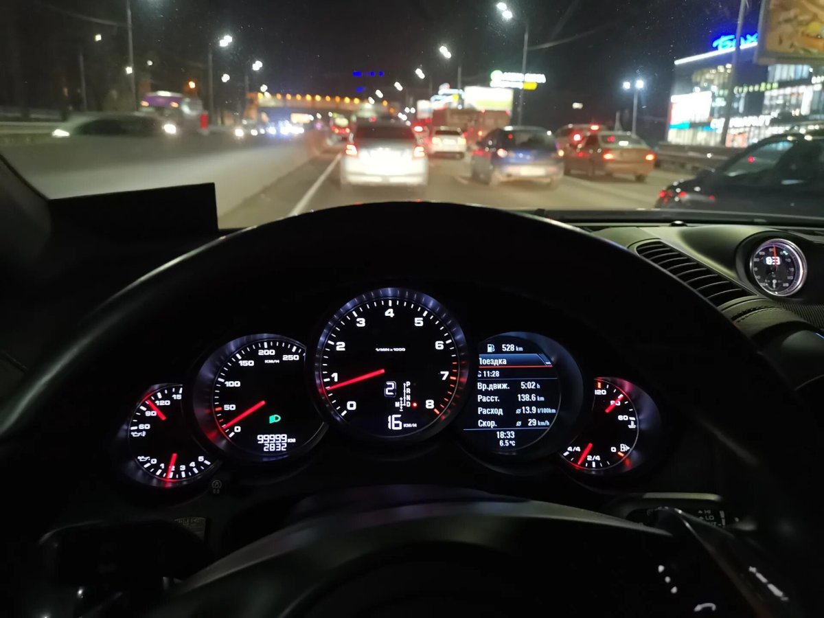 Porsche Cayenne 958 салон ночью
