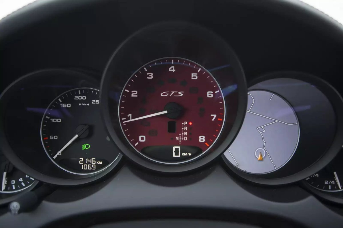 Cayenne GTS приборная
