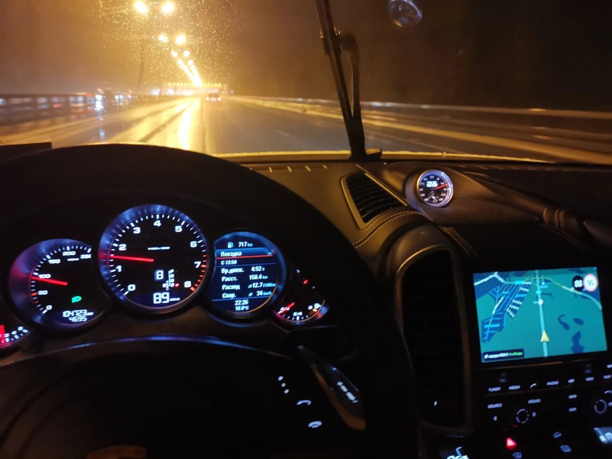 За рулем Порше