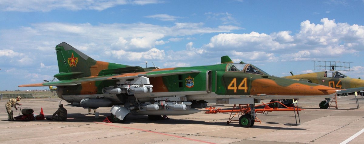 Миг-27 реактивный самолёт