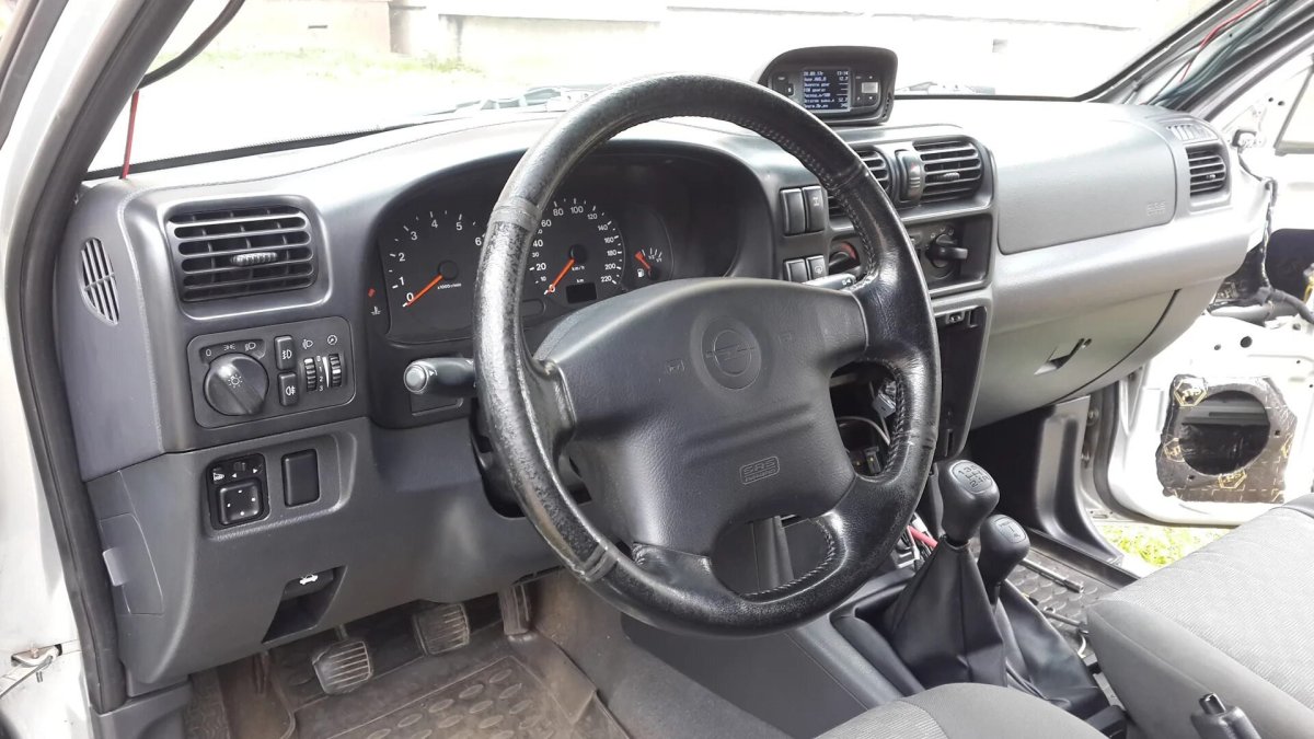 Opel Frontera 2003 салон