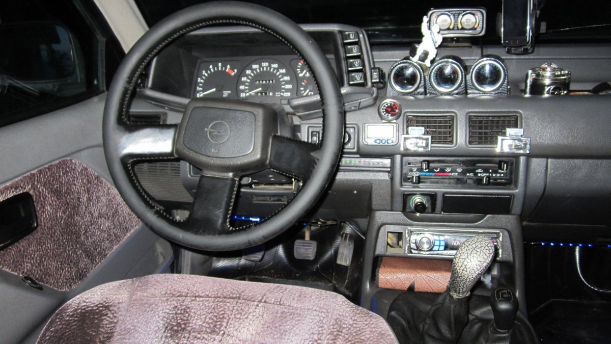 Опель Фронтера 1994 салон