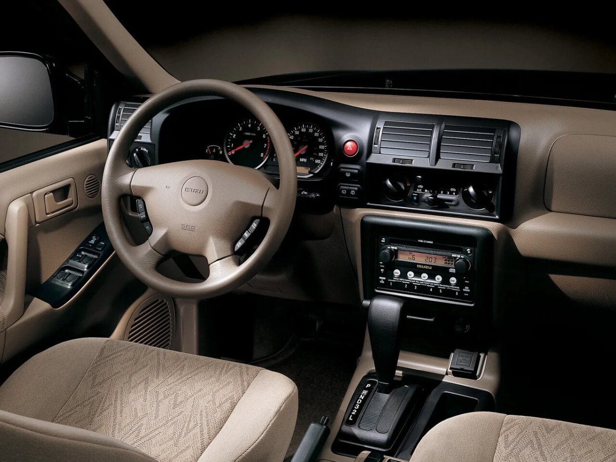 Isuzu Rodeo 2000 салон