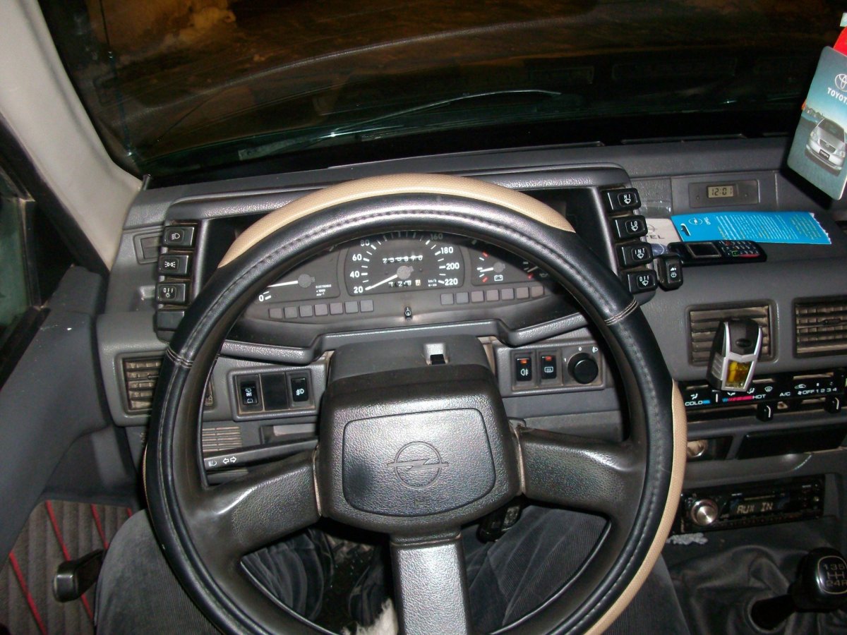 Opel Frontera, 1992 салон