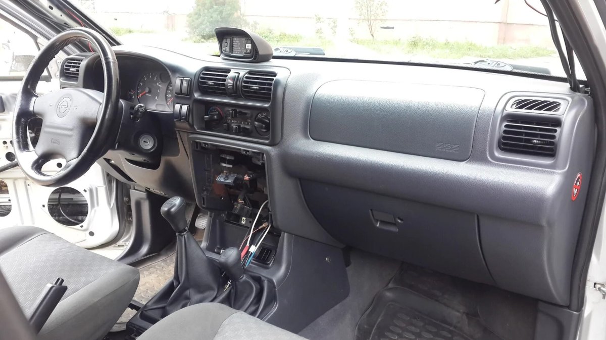 Опель Фронтера б торпеда