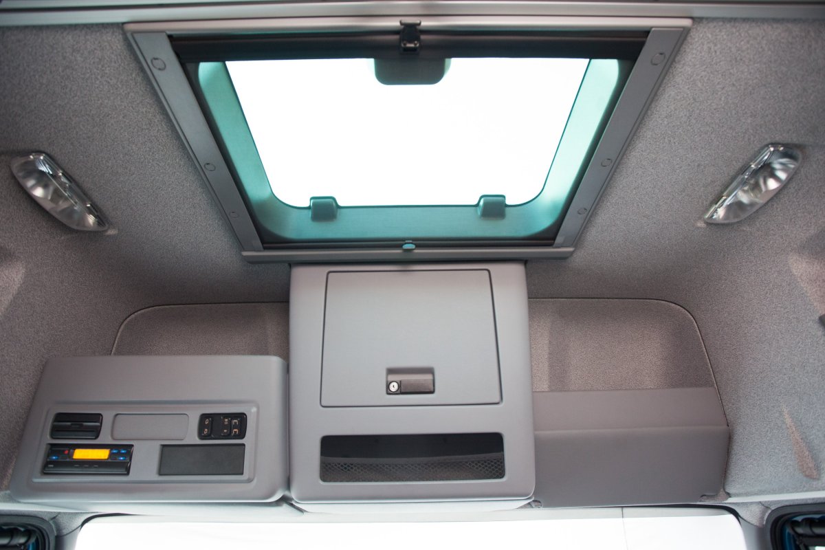 Кабина Мерседес Атего внутри