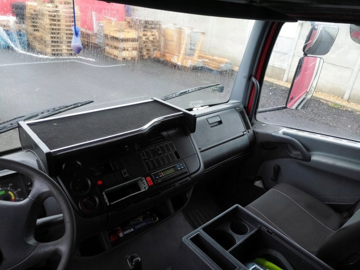 Мерседес Atego 2001 кабина