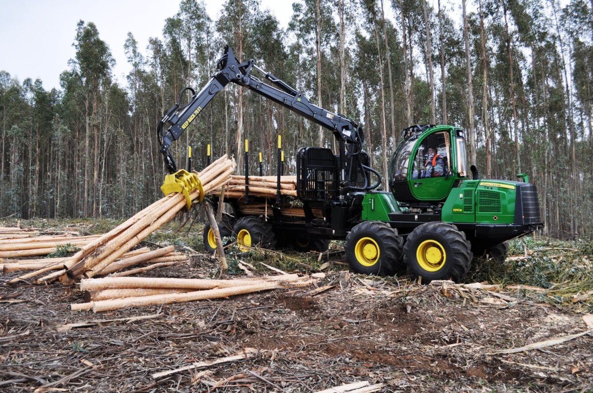 Форвардер Джон Дир