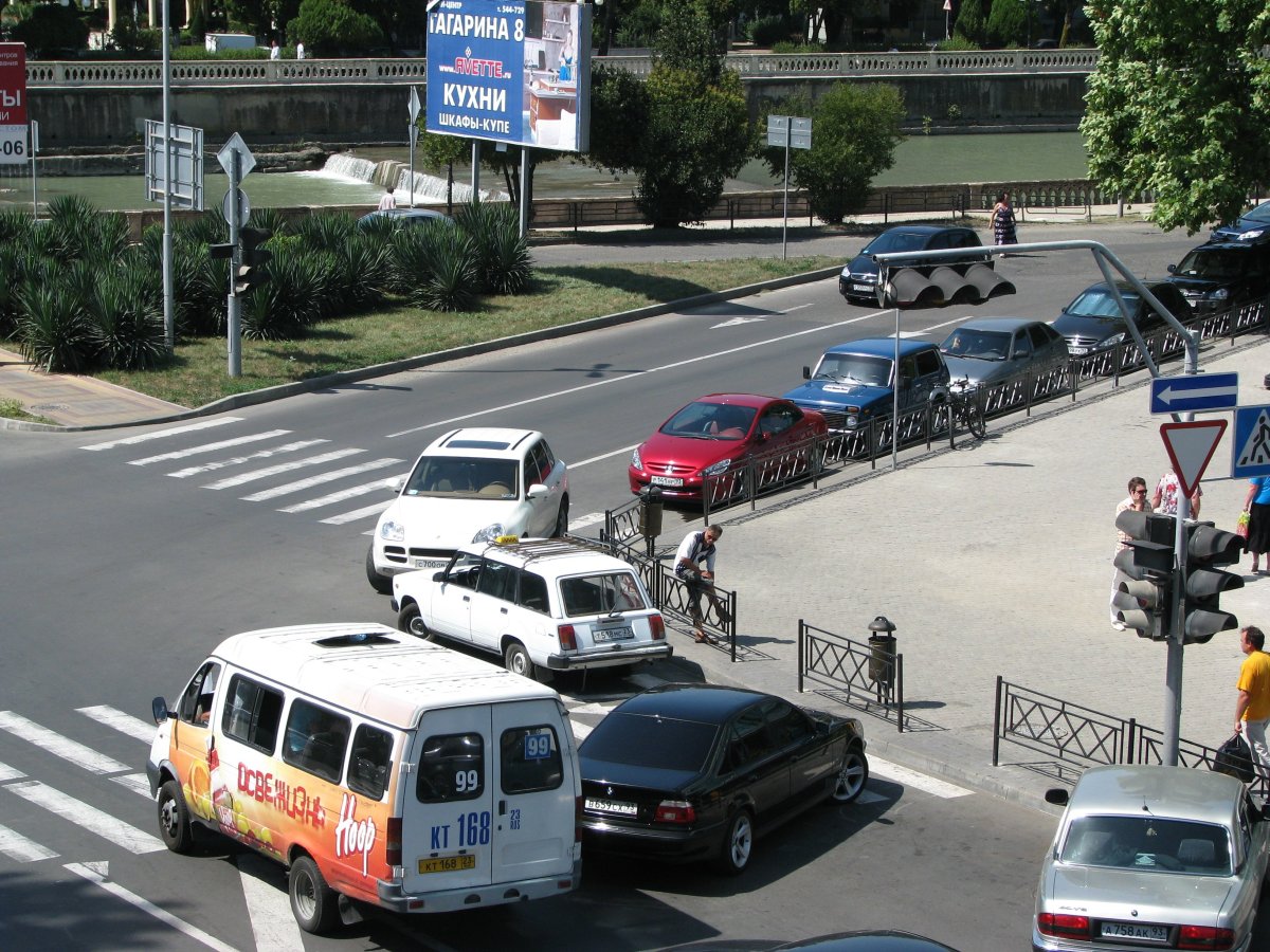 Машина на перекрестке