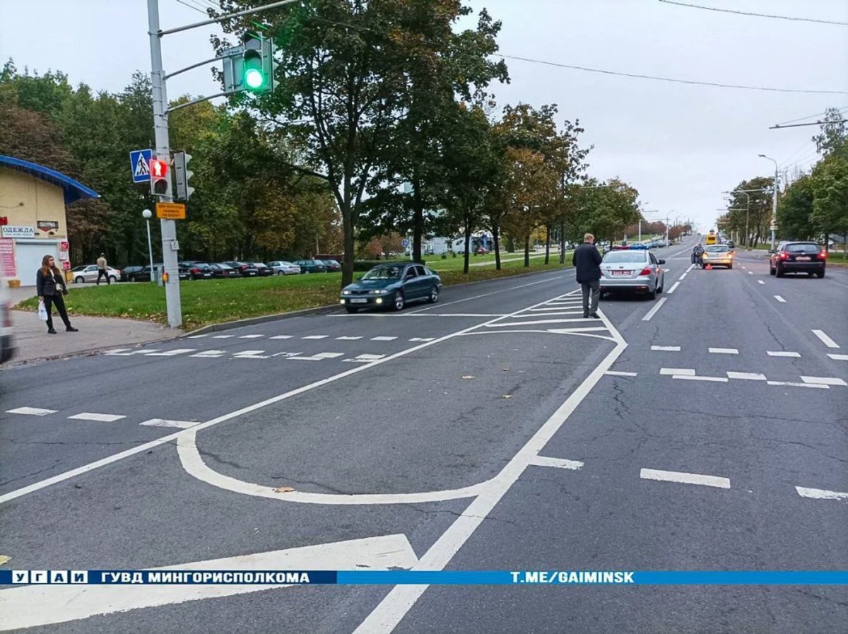 Островок безопасности на пешеходном переходе