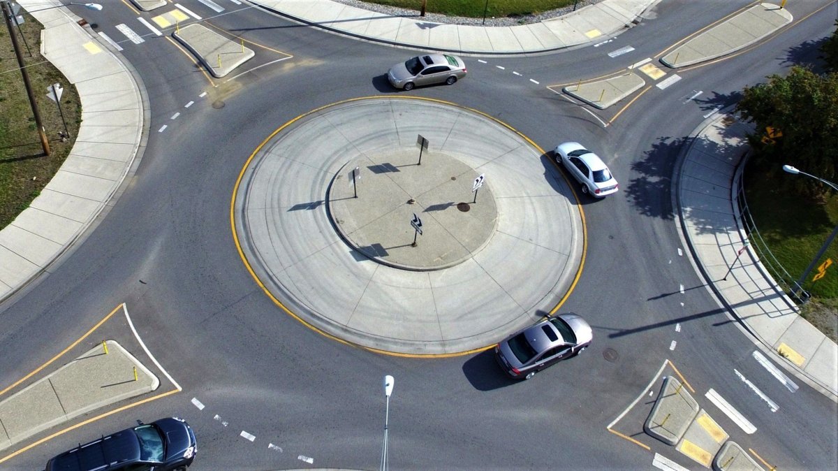 Roundabout кольцевой перекрёсток