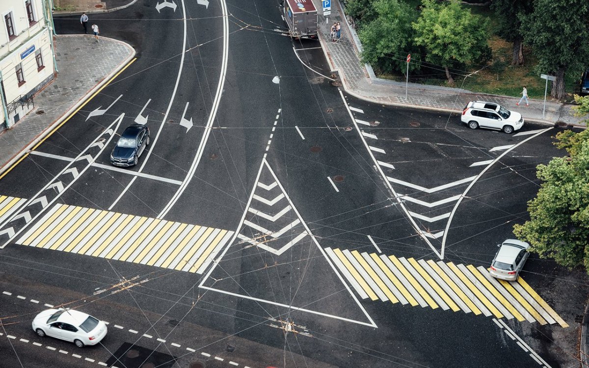 Островок на дороге