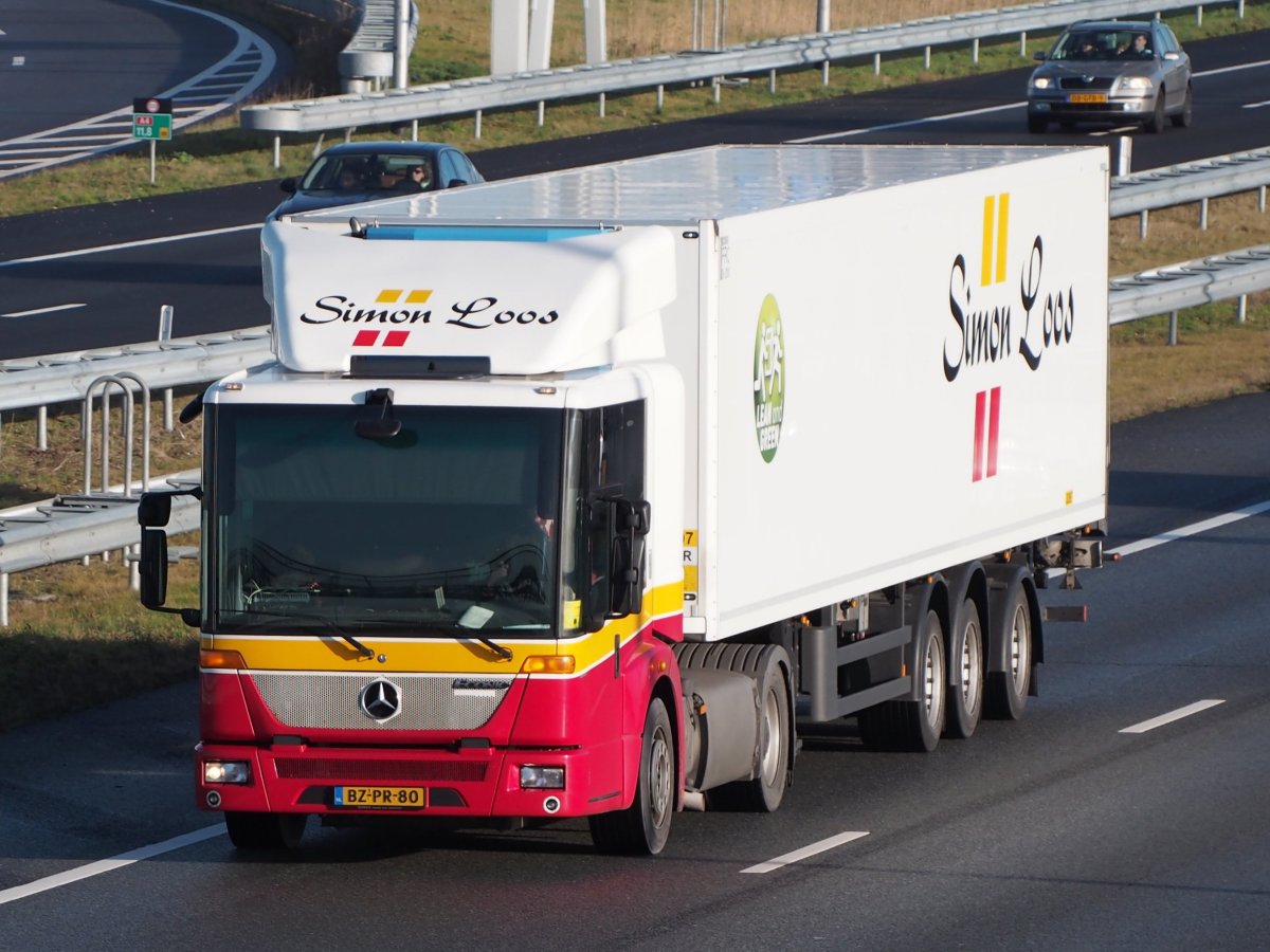 Mercedes-Benz Econic 3233, 8х4