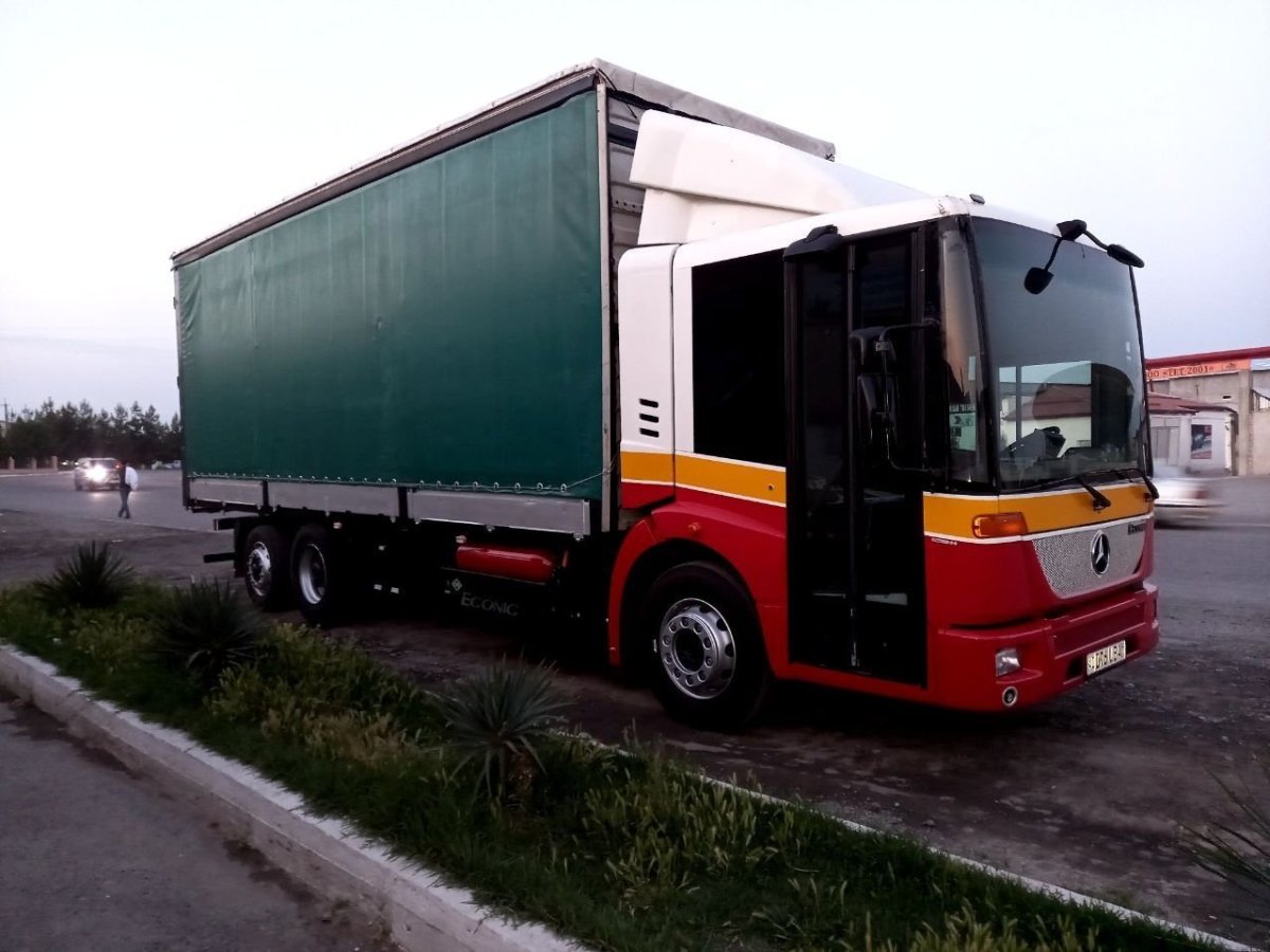 Мерседес Бенц 2435