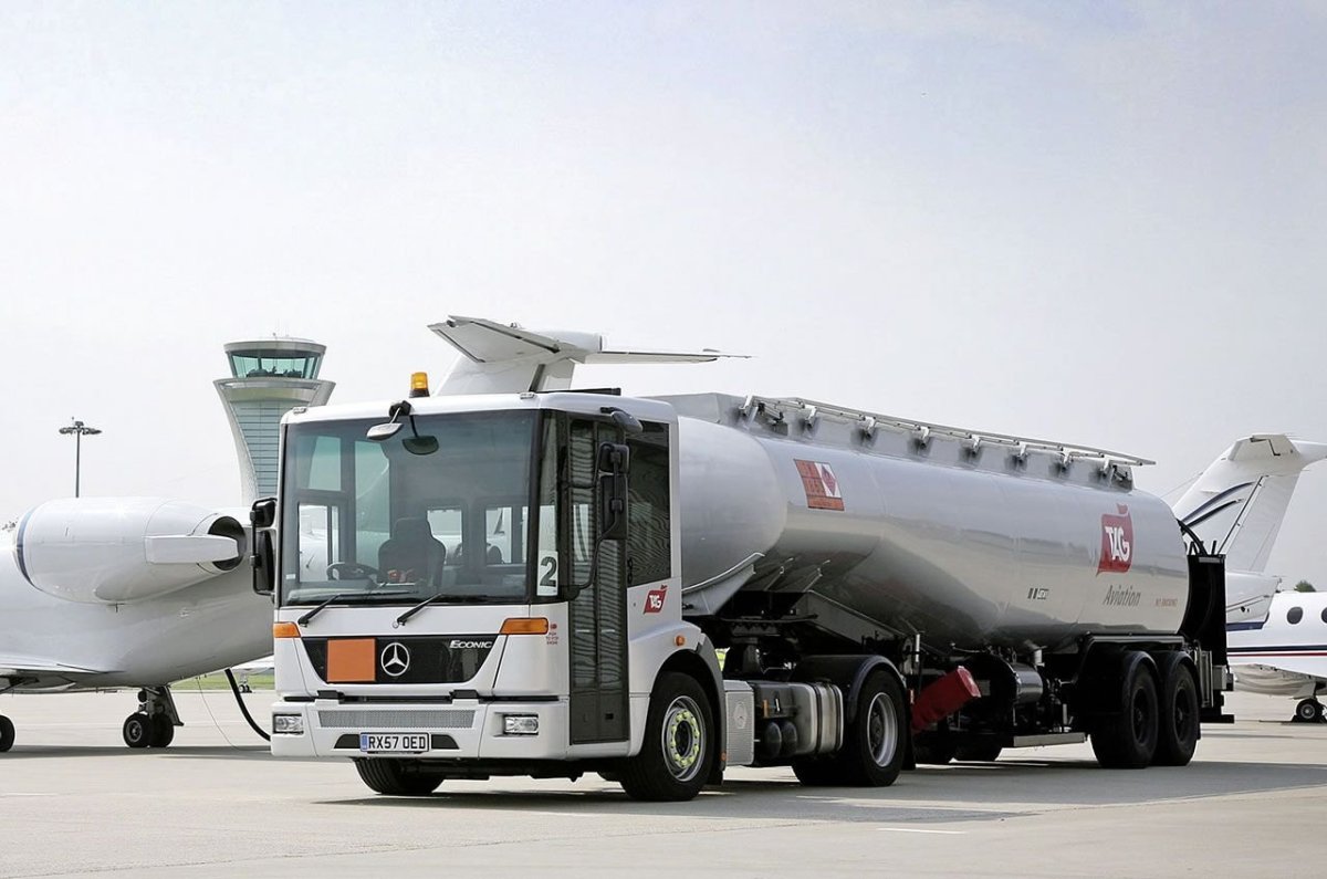 Аэродромный топливозаправщик Мерседес Econic