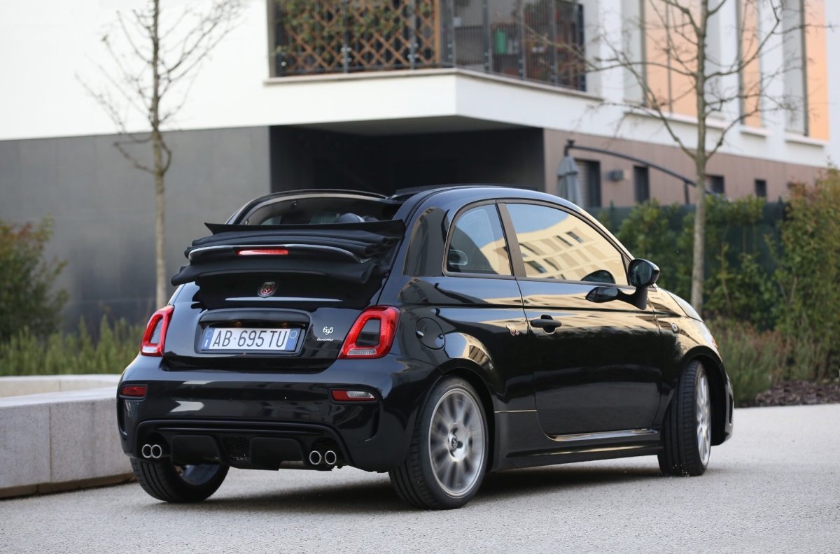 Abarth 695 2022