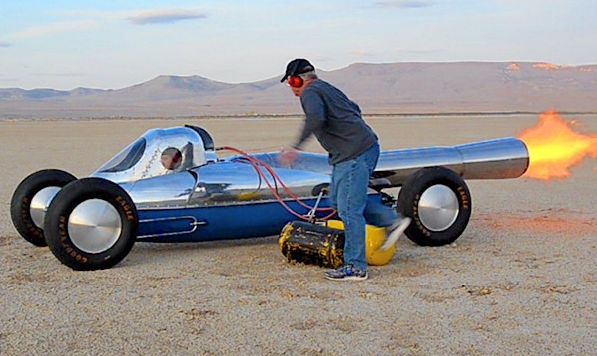 Автомобиль с реактивным двигателем