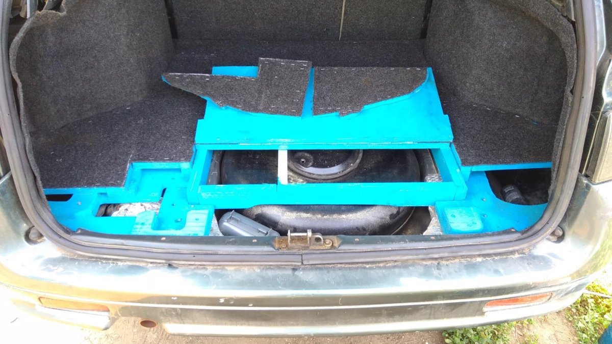 Пластик багажника ВАЗ 2111