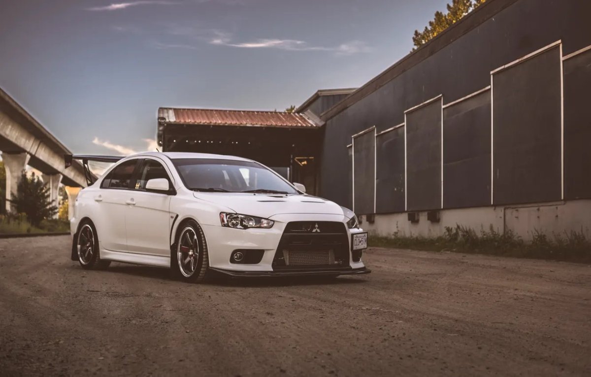 Mitsubishi Lancer Evolution 10 White