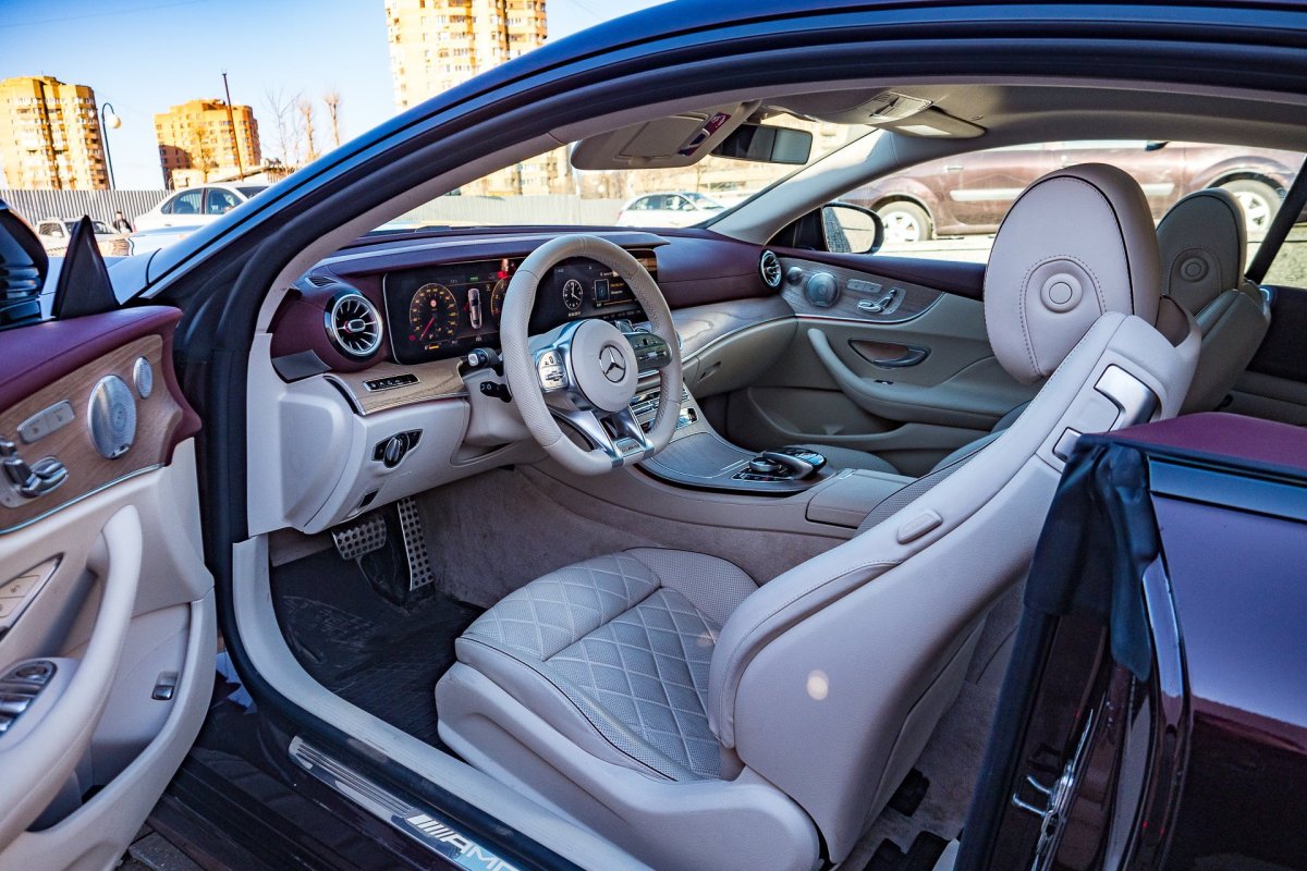 Mercedes Benz e300 Coupe белый салон
