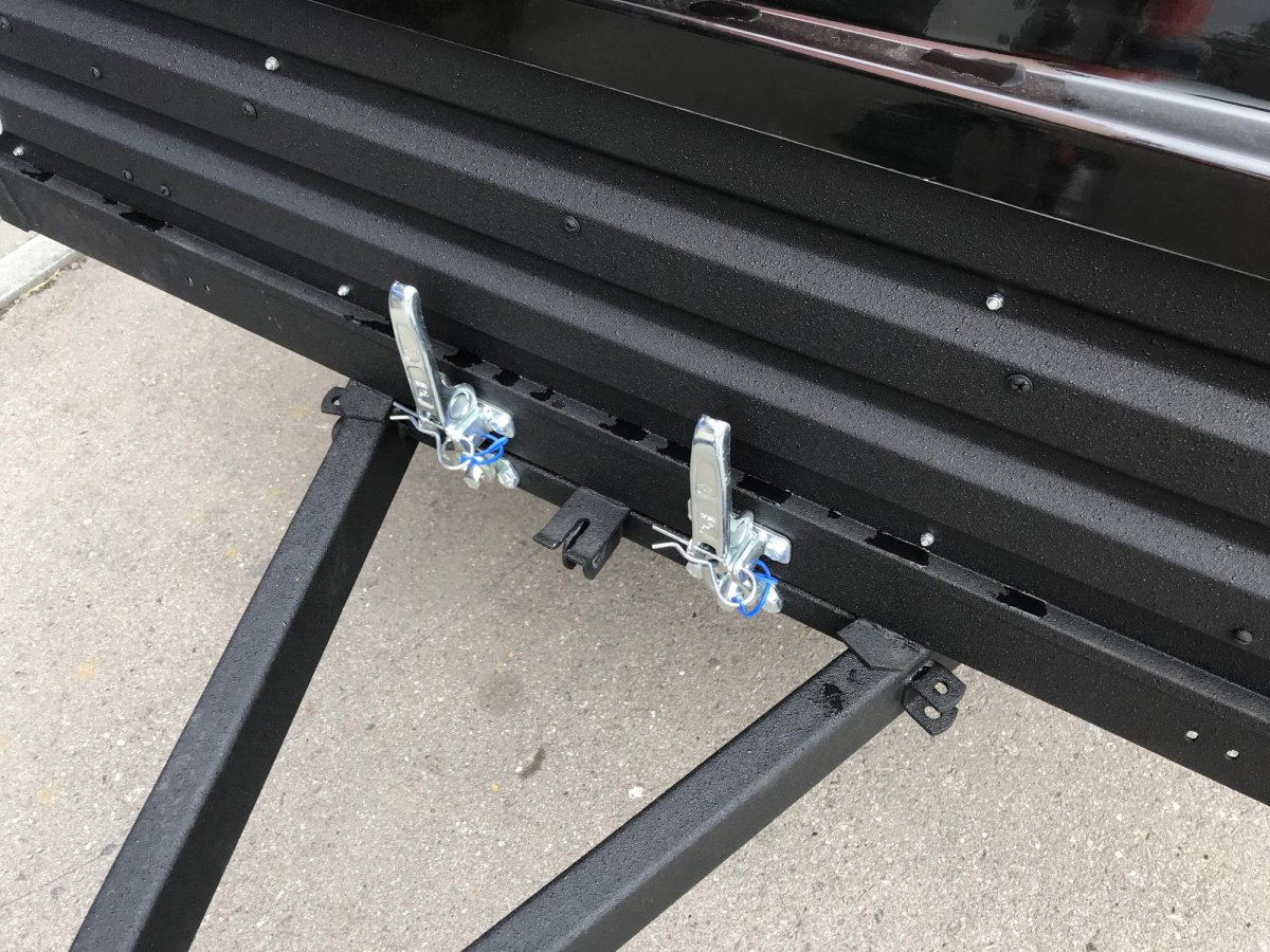 Фиксатор опрокидывания легкового прицепа