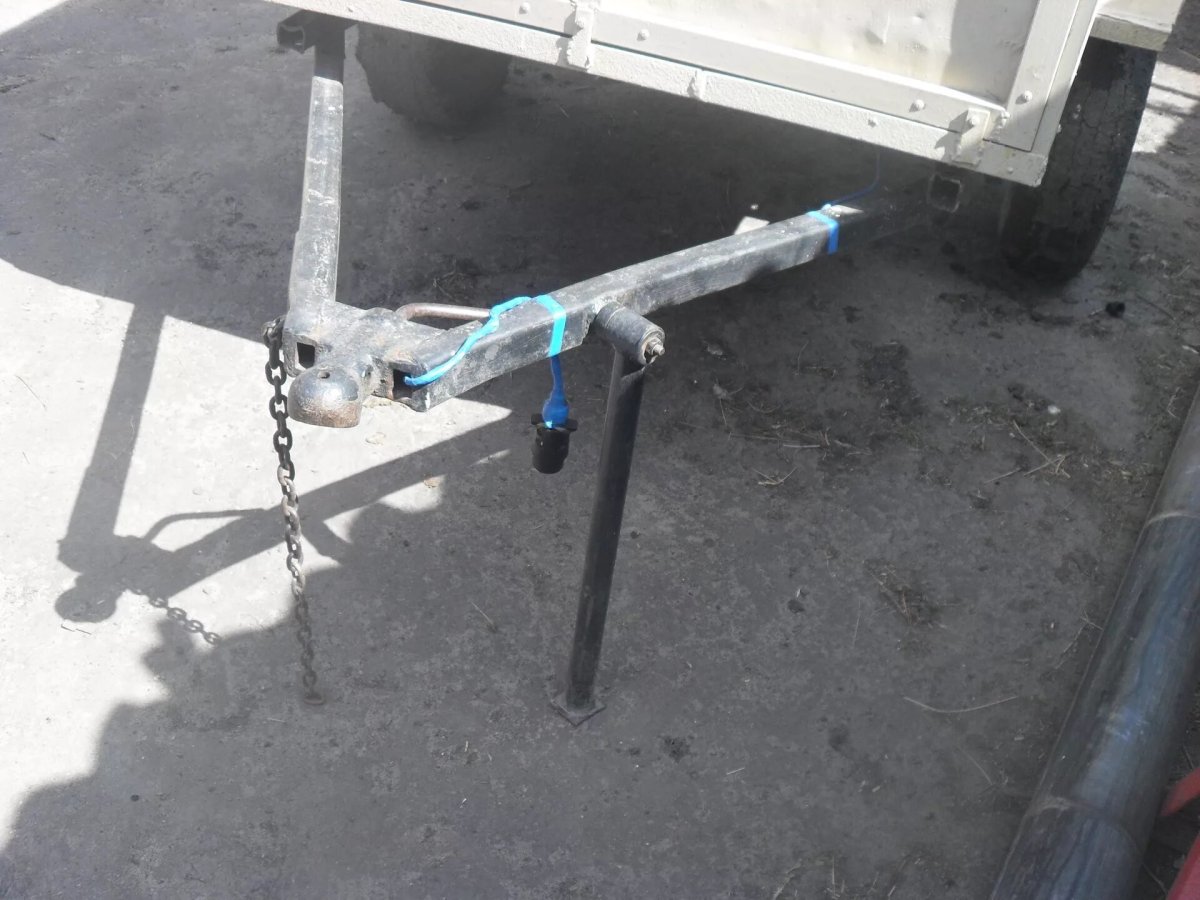 Упор дышла легкового прицепа