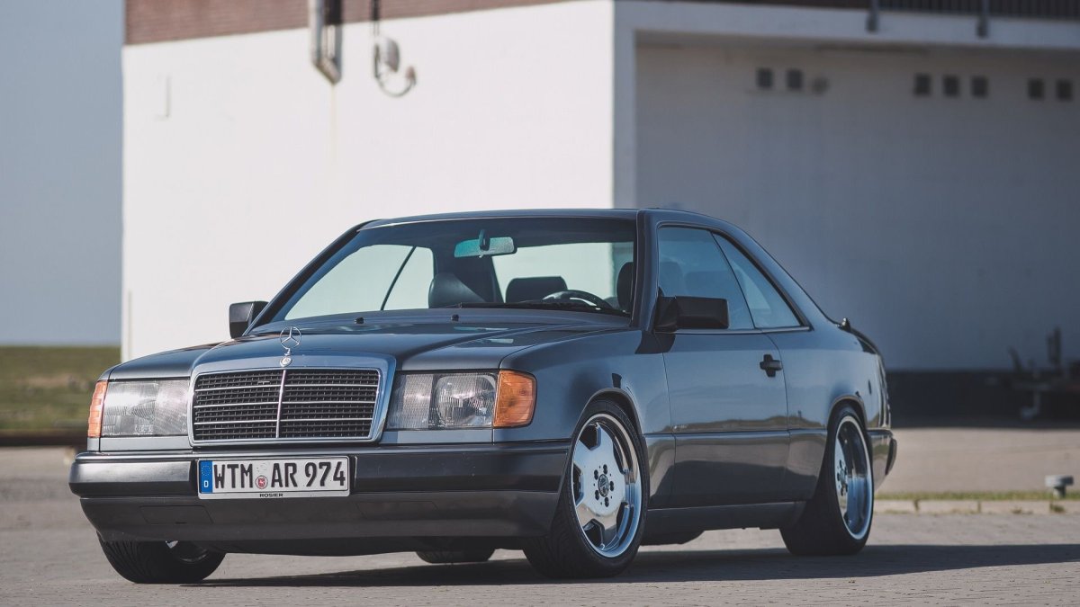 C124 Mercedes купе