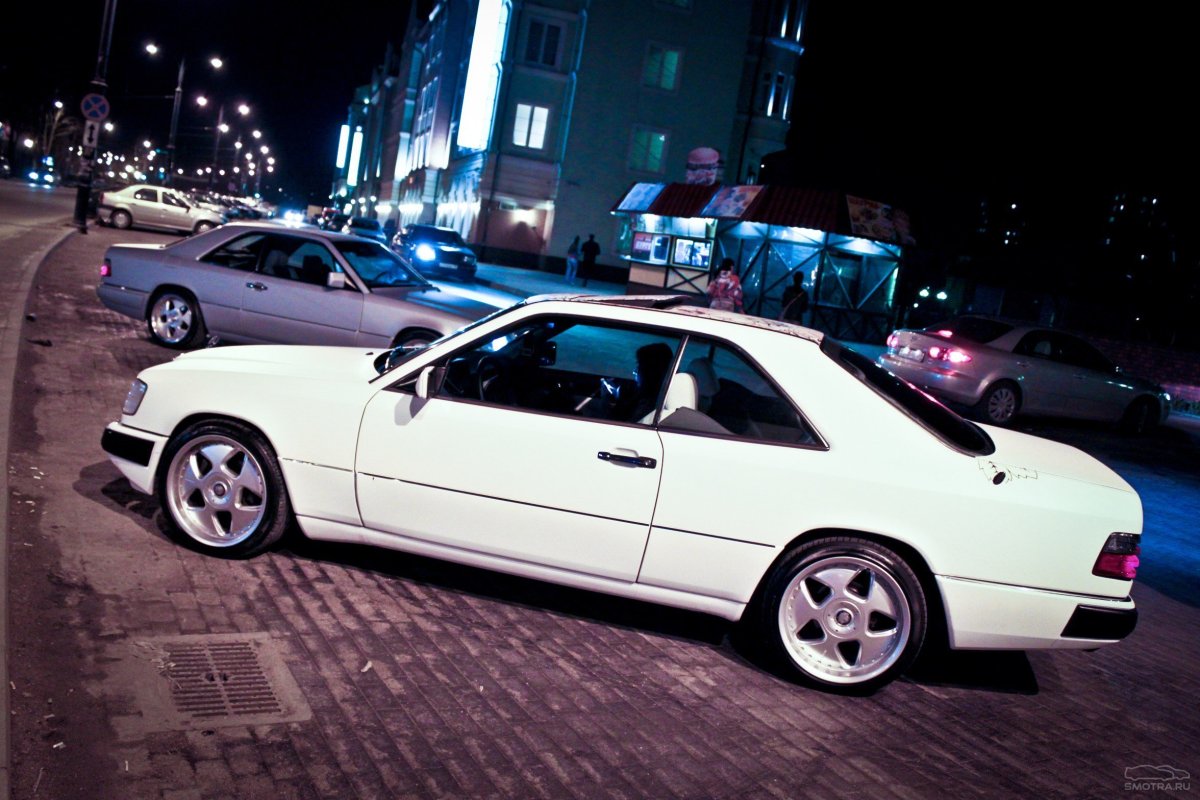 Мерседес 124 купе белый