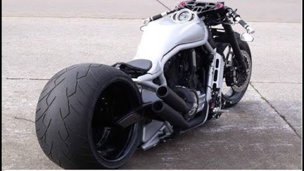 Harley Davidson v Rod Custom