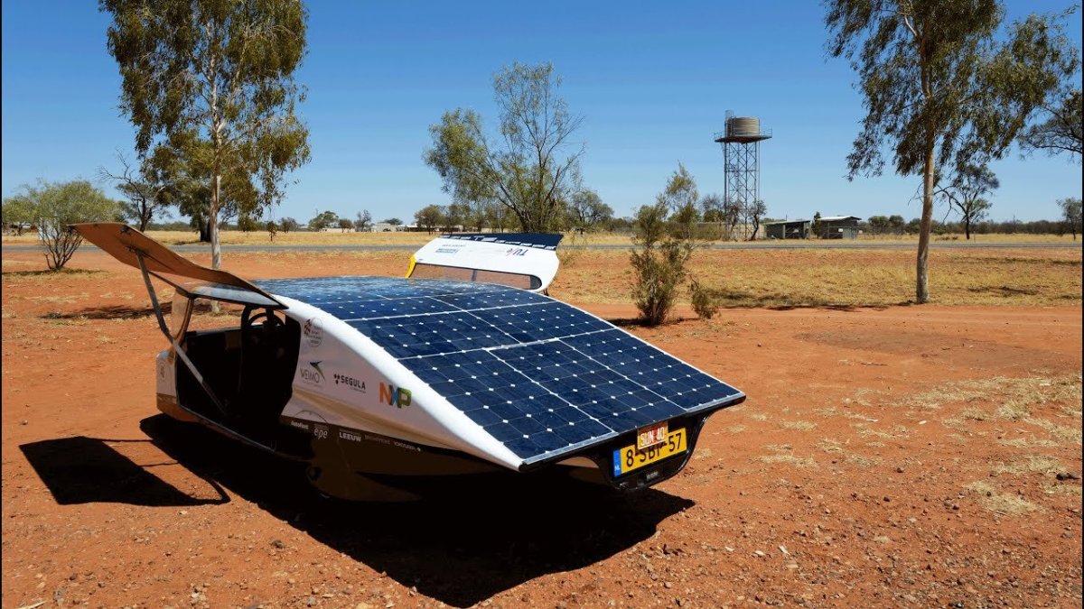 Машина на солнечных батареях