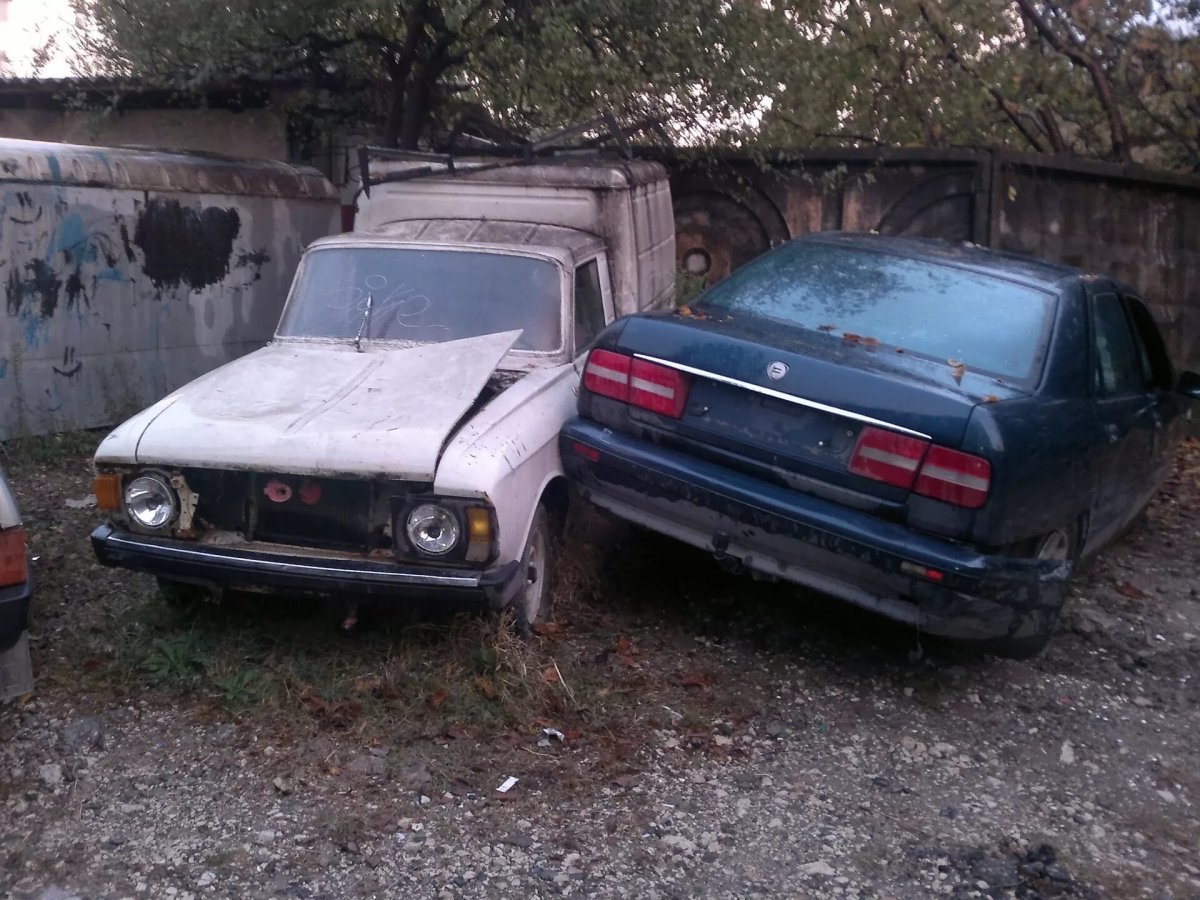 АВТОХЛАМ во дворе