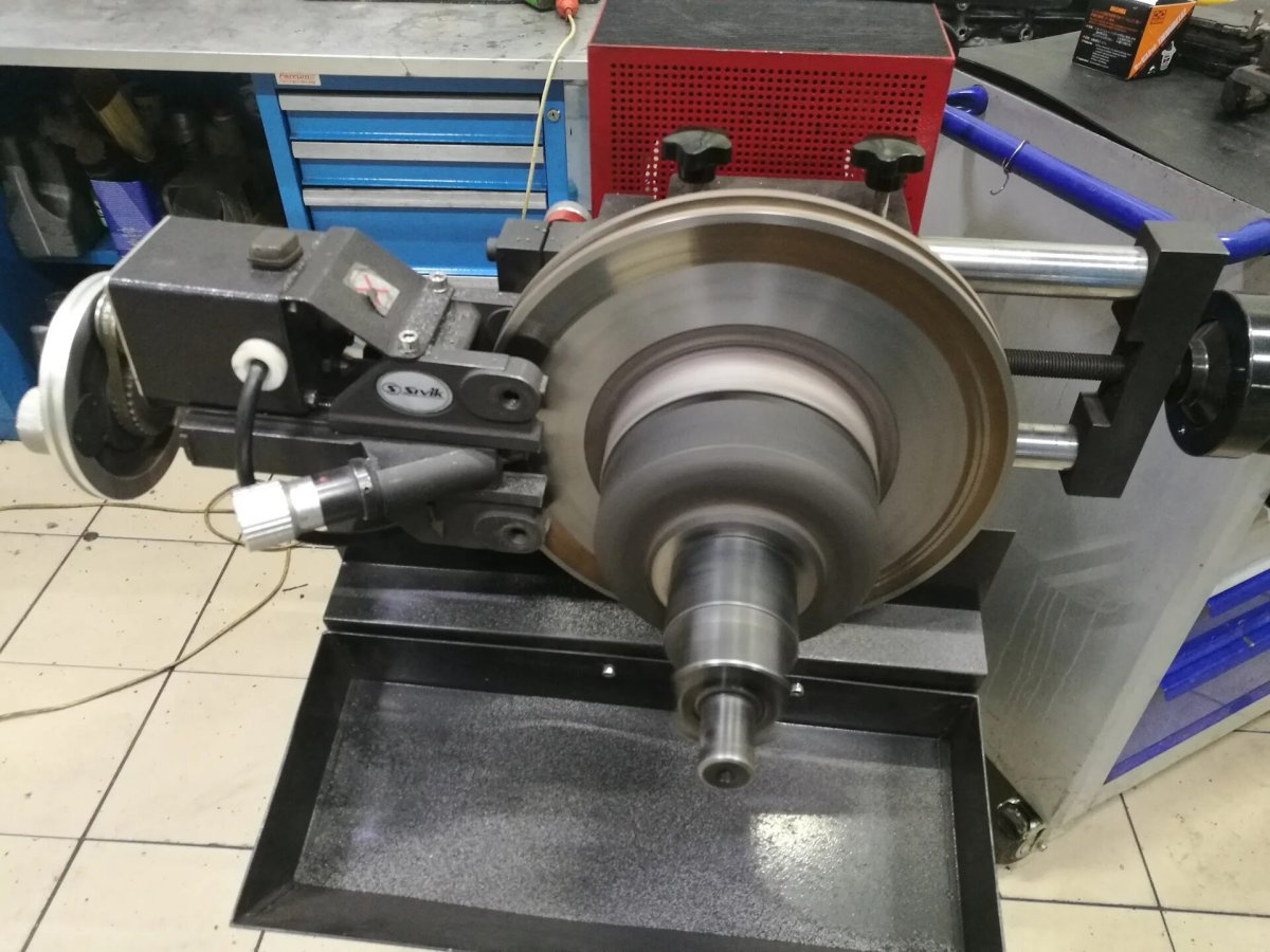 Проточка тормозных дисков на токарном станке