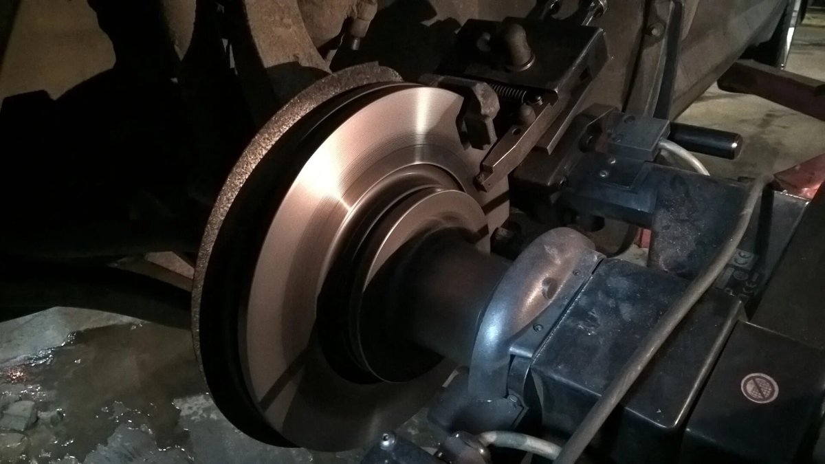 Допуски биения тормозного диска Дискавери 4