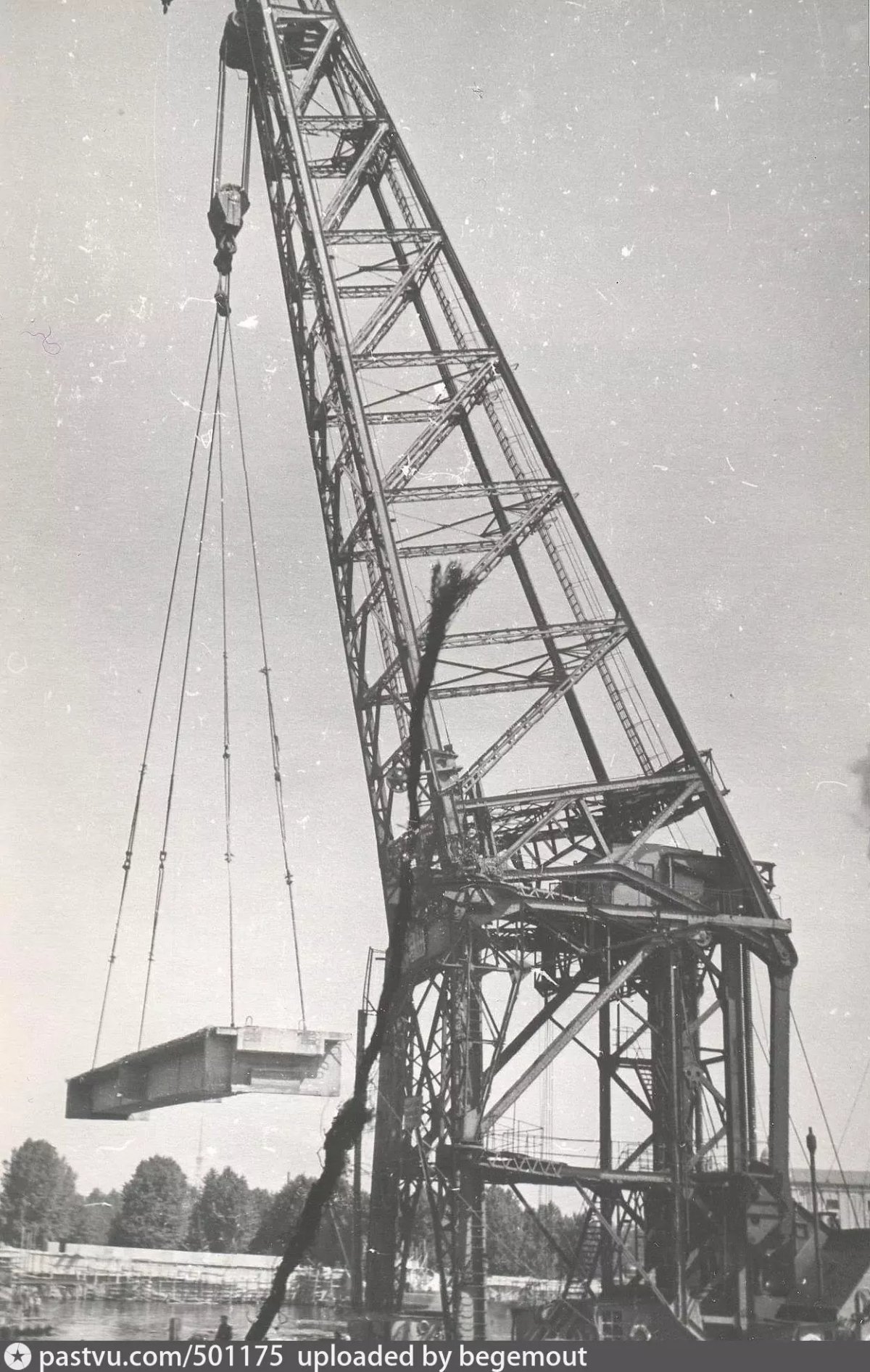 Паровой плавучий кран 30х годов