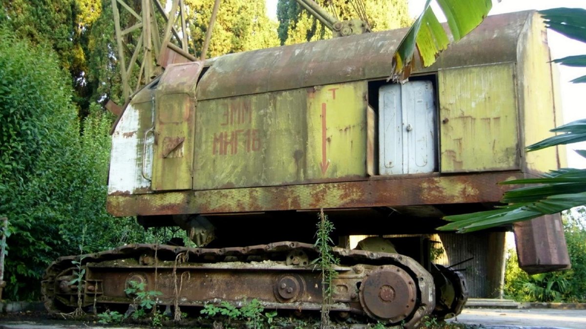 Гусеничный кран мкг-16м