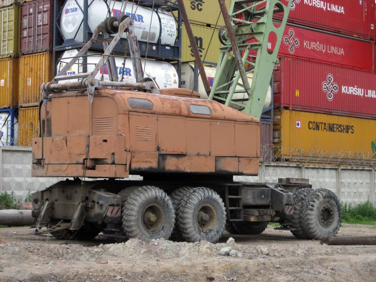 Пневмоколесный кран к-631