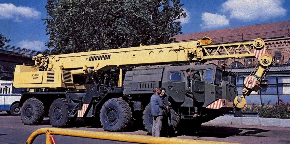 Автокран на шасси МАЗ 543