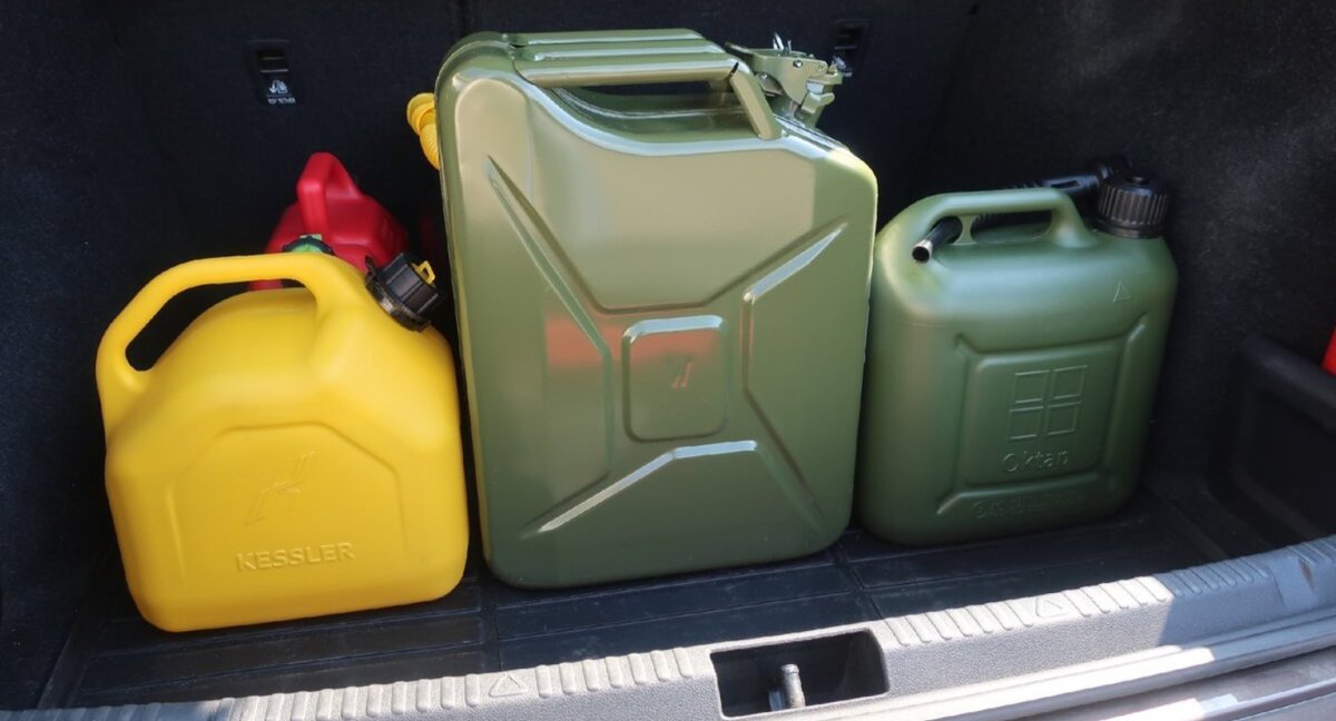 Канистра для бензина 12 литров