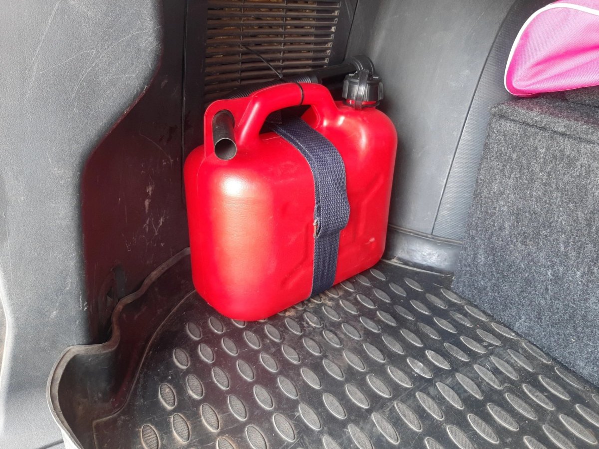 Канистра для бензина в багажник 2115