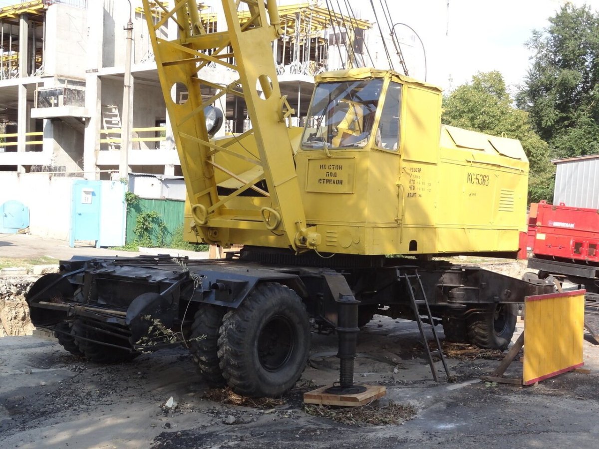 Кран на пневмоходу КС-5363