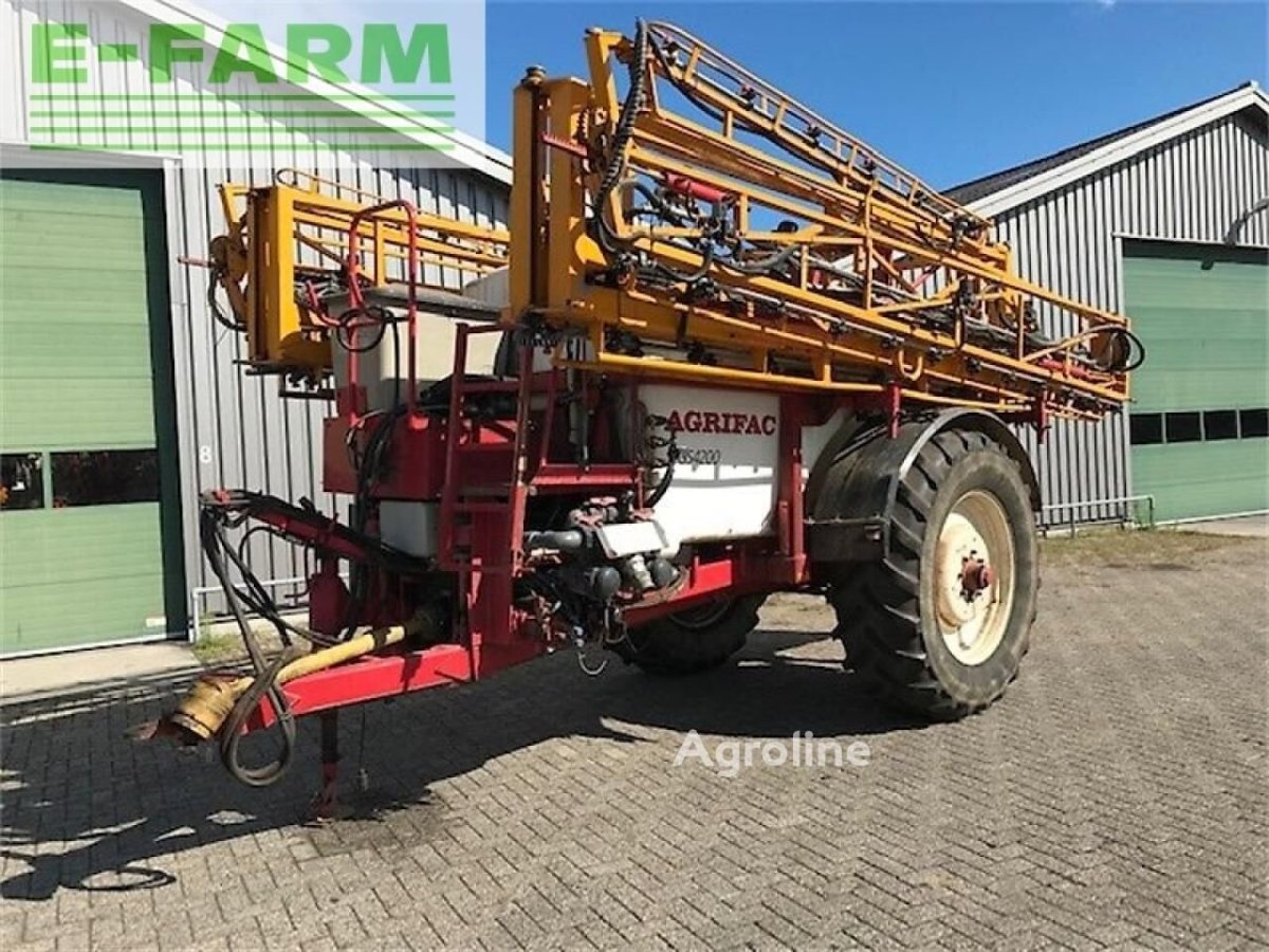 Опрыскиватель самоходный на базе т-16