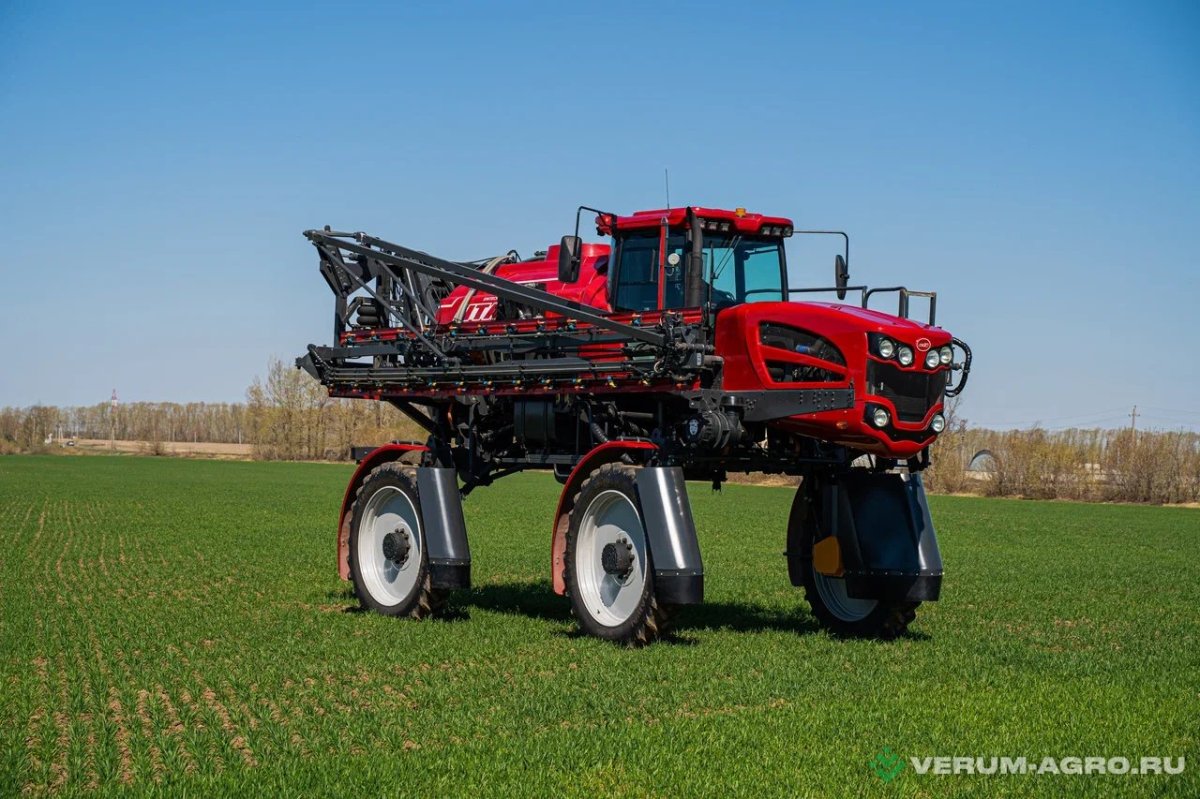 Самоходный опрыскиватель Uta-3000.g